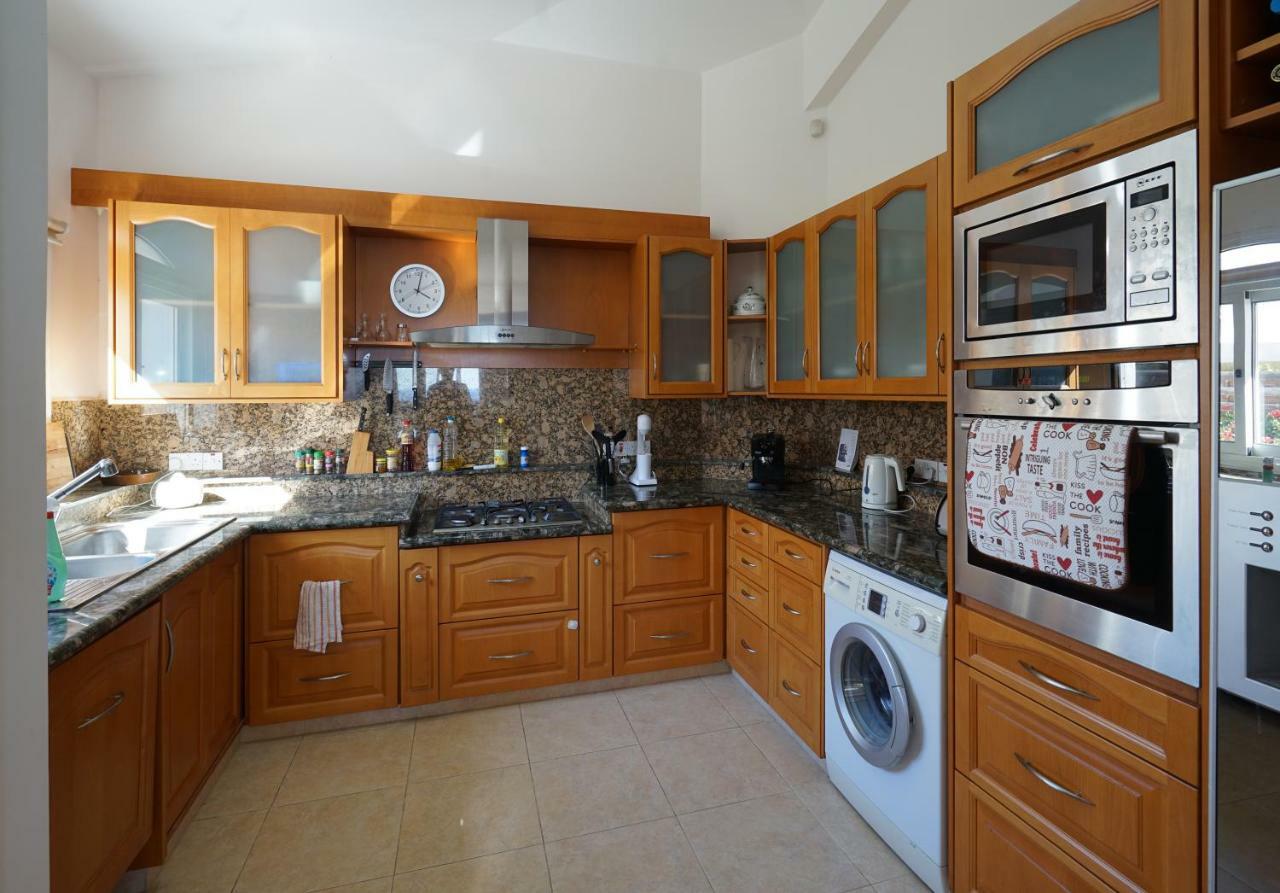 Unforgettable Family Escape - Cliffside Villa With Panoramic Sea Views And Kid-Friendly Private Pool Πισσούρι Εξωτερικό φωτογραφία