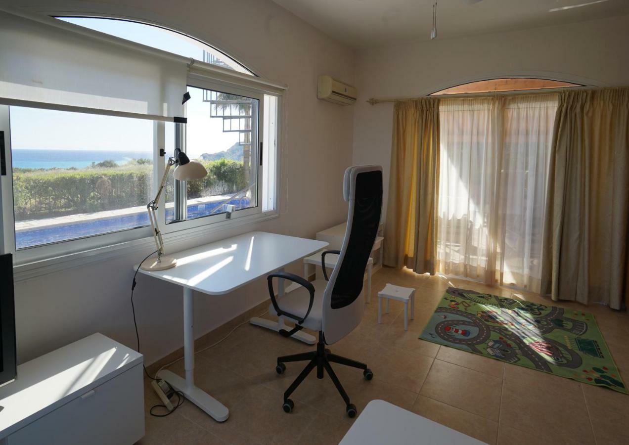 Unforgettable Family Escape - Cliffside Villa With Panoramic Sea Views And Kid-Friendly Private Pool Πισσούρι Εξωτερικό φωτογραφία
