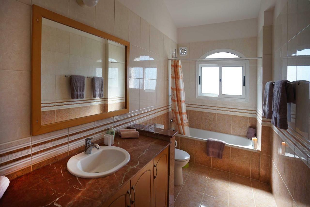 Unforgettable Family Escape - Cliffside Villa With Panoramic Sea Views And Kid-Friendly Private Pool Πισσούρι Εξωτερικό φωτογραφία